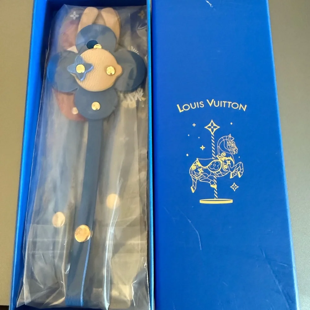 Louis Vuitton 2024 Christmas Holiday VIP Gift Charm Tags - Picture 7 of 7
